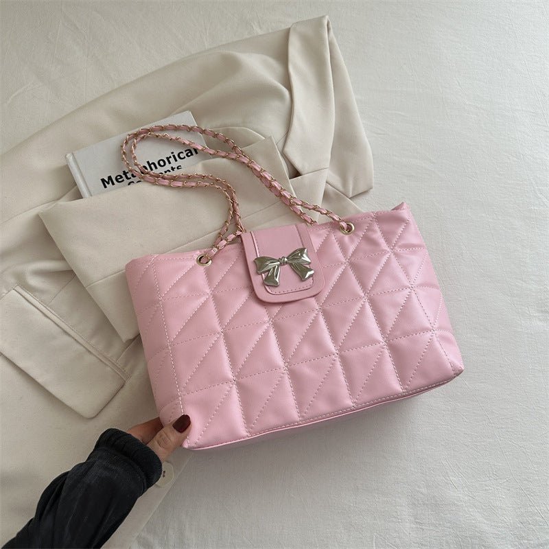 Soft Rhombus Chain Bag Large Capacity Totes $23.76 Dana Fashion Color: Pink Women's Bags Product information: Lining texture: Polyester Color: black, white, brown, pink Hardness: medium and soft Material: PU Suitcase shape: Horizontal Square Number of sho