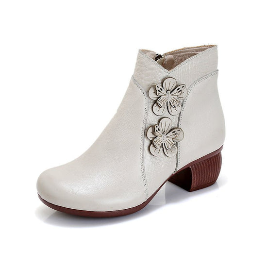 Soft Surface Cattlehide Leather Fashion Medium Chunky Heel Flower Martin Boots $68.99 Dana Fashion Color: White Size: 35 Women's shoes Product information: Pattern: solid color Lining material: artificial velboa Applicable sports: Universal Color: white,