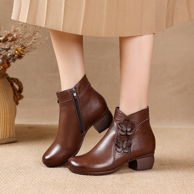 Soft Surface Cattlehide Leather Fashion Medium Chunky Heel Flower Martin Boots $68.99 Dana Fashion Color: Black Size: 35 Women's shoes Product information: Pattern: solid color Lining material: artificial velboa Applicable sports: Universal Color: white,