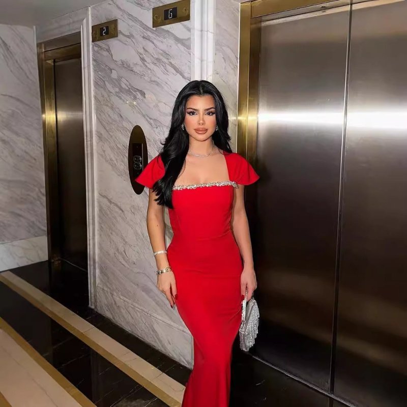 Solid Color Diamond Evening Dress $82.90 Dana Fashion Color: Black Size: L Women's clothing Product information: Pattern: solid color Skirt type: tight skirt Color: red, black, blue Waist type: high waist Size: XS,S,M,L Style type: Elegant Combination for
