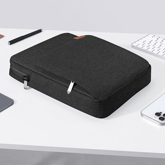 Solid Color Wear-resistant Lightweight Portable Shoulder Crossbody Tablet PC Bag $28.78 Dana Fashion Color: Black Size: 11 Inches Women's Bags Product information: Pattern: solid color Lining texture: Cotton Color: gray, black Applicable gender: neutral/b