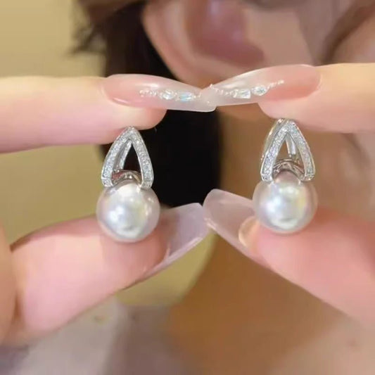 Special-interest Design Simple Zircon Pearl Earrings Women's Fashion $18.38 Dana Fashion Color: Zircon Pearl Earrings Women's Accessories Product information: Treatment Process: inlaid zircon Color: zircon pearl earrings Applicable population: Female Mate
