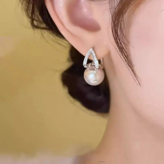 Special-interest Design Simple Zircon Pearl Earrings Women's Fashion $18.38 Dana Fashion Color: Zircon Pearl Earrings Women's Accessories Product information: Treatment Process: inlaid zircon Color: zircon pearl earrings Applicable population: Female Mate