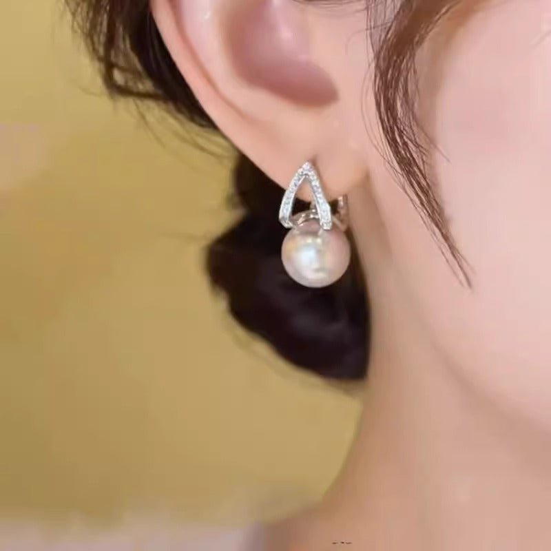 Special-interest Design Simple Zircon Pearl Earrings Women's Fashion $18.38 Dana Fashion Color: Zircon Pearl Earrings Women's Accessories Product information: Treatment Process: inlaid zircon Color: zircon pearl earrings Applicable population: Female Mate