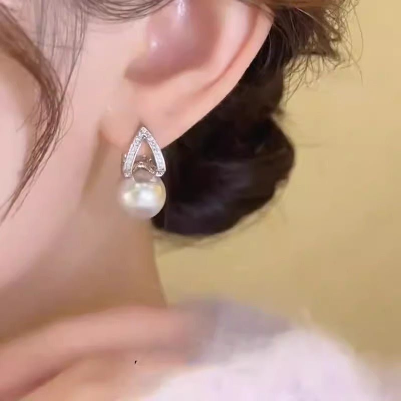 Special-interest Design Simple Zircon Pearl Earrings Women's Fashion $18.38 Dana Fashion Color: Zircon Pearl Earrings Women's Accessories Product information: Treatment Process: inlaid zircon Color: zircon pearl earrings Applicable population: Female Mate