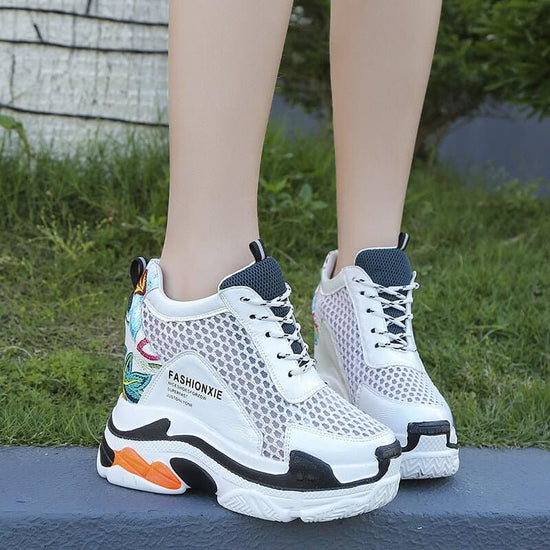 Sports Women Graffiti Casual Thick Sole 10cm Mesh Shoes $65.50 Dana Fashion Color: Black Size: 34 Women's shoes Overview: Unique design, stylish and beautiful. Good material, comfortable feet. A variety of colors, any choice. Specification: Product catego