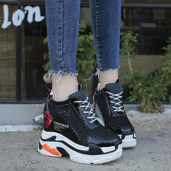 Sports Women Graffiti Casual Thick Sole 10cm Mesh Shoes $65.50 Dana Fashion Color: Black Size: 34 Women's shoes Overview: Unique design, stylish and beautiful. Good material, comfortable feet. A variety of colors, any choice. Specification: Product catego