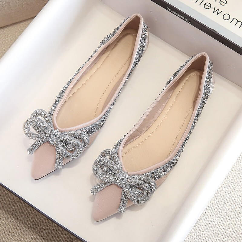 Spring And Autumn New Evening Style Flat Gentle Diamond Shoes $49.90 Dana Fashion Color: Apricot Size: 34 Women's shoes Product information: Pattern: solid color Color: Black, apricot Heel shape: flat heel Size: 34, 35, 36, 37, 38, 39, 40, 41, 42, 43 Sole