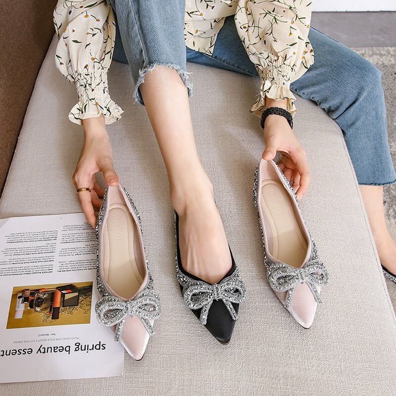 Spring And Autumn New Evening Style Flat Gentle Diamond Shoes $49.90 Dana Fashion Color: Apricot Size: 34 Women's shoes Product information: Pattern: solid color Color: Black, apricot Heel shape: flat heel Size: 34, 35, 36, 37, 38, 39, 40, 41, 42, 43 Sole