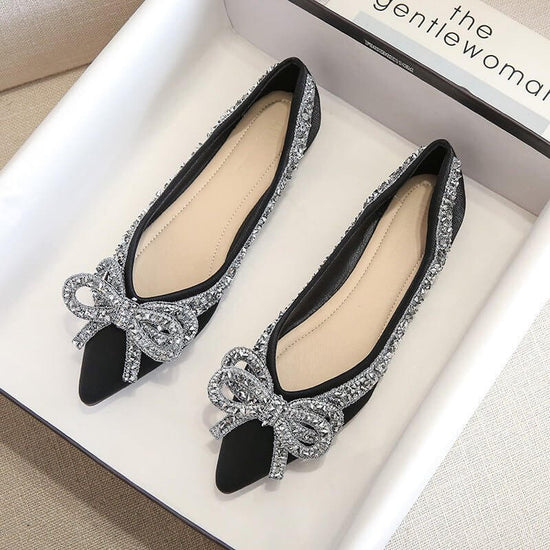 Spring And Autumn New Evening Style Flat Gentle Diamond Shoes $49.90 Dana Fashion Color: Black Size: 34 Women's shoes Product information: Pattern: solid color Color: Black, apricot Heel shape: flat heel Size: 34, 35, 36, 37, 38, 39, 40, 41, 42, 43 Sole m