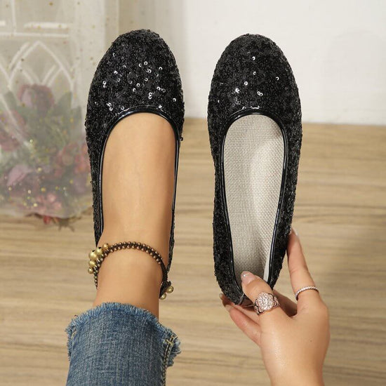 Spring NEW Round Head Shallow Mouth Sequin European And American Large Size Flat Bottom Pumps Women $29.90 Dana Fashion Color: Black Size: 36 Women's shoes Product information: Pattern: solid color Applicable sports: Universal Color: silver, black, gold U