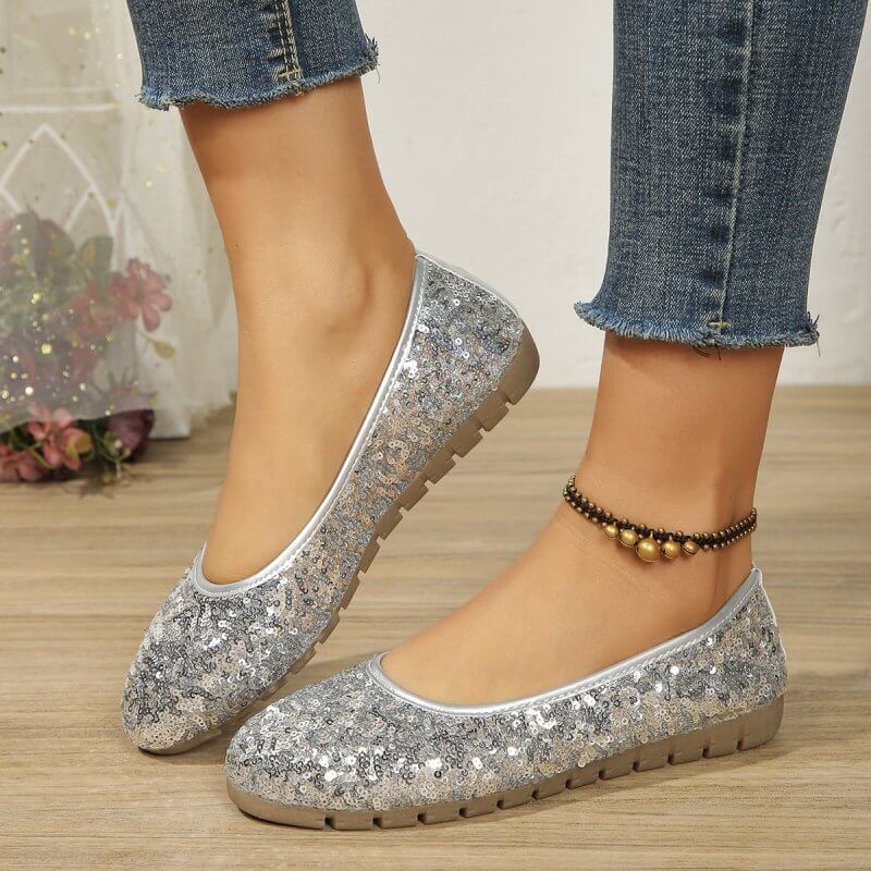 Spring NEW Round Head Shallow Mouth Sequin European And American Large Size Flat Bottom Pumps Women $29.90 Dana Fashion Color: Black Size: 36 Women's shoes Product information: Pattern: solid color Applicable sports: Universal Color: silver, black, gold U