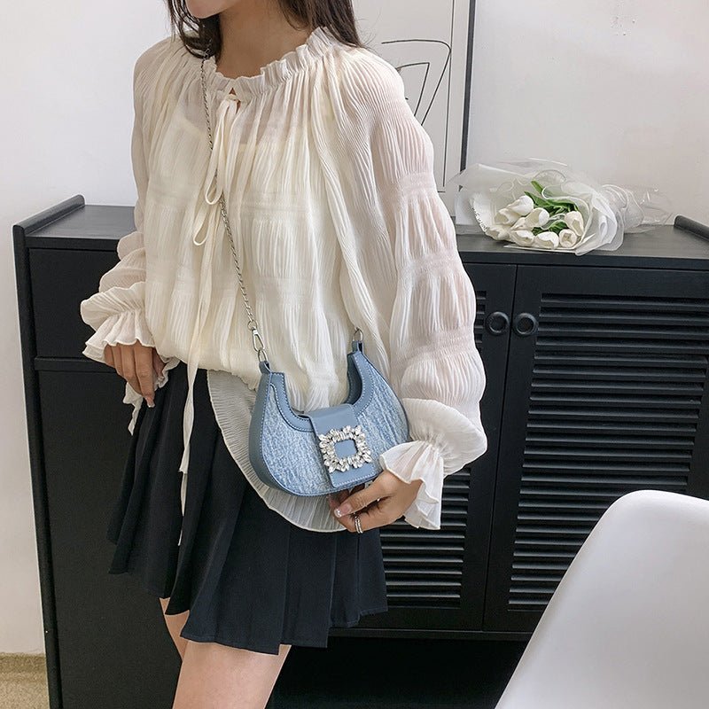 Square Buckle Crescent Twist Braid Women's Bag $46.04 Dana Fashion Color: Dark Blue Women's Bags Product information: Lining texture: Polyester Applicable scenario: Daily configuration Color: dark blue, light blue Hardness: soft Material: denim Suitcase s