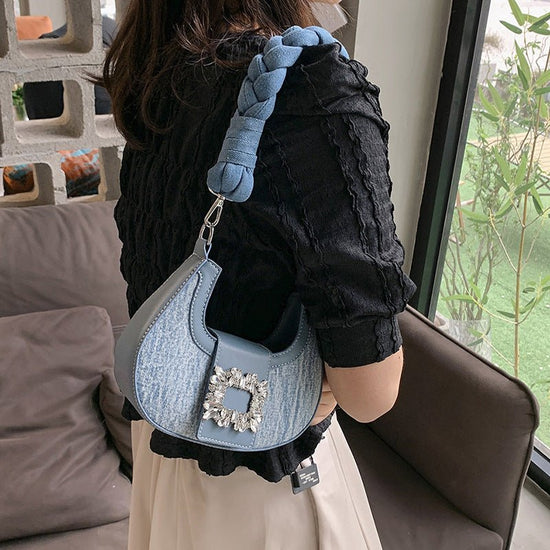 Square Buckle Crescent Twist Braid Women's Bag $46.04 Dana Fashion Color: Dark Blue Women's Bags Product information: Lining texture: Polyester Applicable scenario: Daily configuration Color: dark blue, light blue Hardness: soft Material: denim Suitcase s
