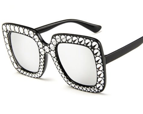 Square diamond sunglasses $12.41 Dana Fashion Color: Gray Women's Accessories Specifications: Adult Glasses structure : frame Whether polarized: No Lens material : AC Style: personality Frame material : PC Style: General