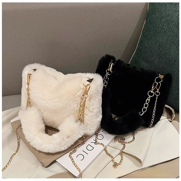 Square Plush Portable Fashion Simple Chain Bag Single-shoulder Bag $13.98 Dana Fashion Color: Beige Women's Bags Product information: Lining texture: synthetic leather Applicable scenarios: Daily configuration Color: Black handbag square bag, Milky White