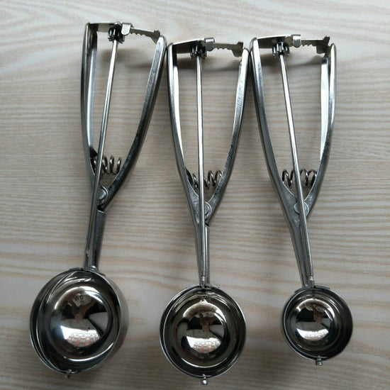 Stainless Steel Ice Cream Spoon $26.63 Dana Fashion Color: 3pcs Dana's Kitchen Overview： 100% brand new and high quality. This scoop works great for serving Hard & Soft Ice Cream, Frozen Dessert, Watermelon, frozen yogurt, or sorbet. Its unique design hel