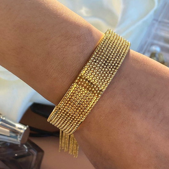Stainless Steel Tassel Open-ended Bracelet Niche $39.00 Dana Fashion Color: JDBW2410020 Women's Accessories Product information: Treatment Process: Electroplating Color: JDBW2410020 Material: Stainless steel Popular elements: Bracelet Packing list: Bracel