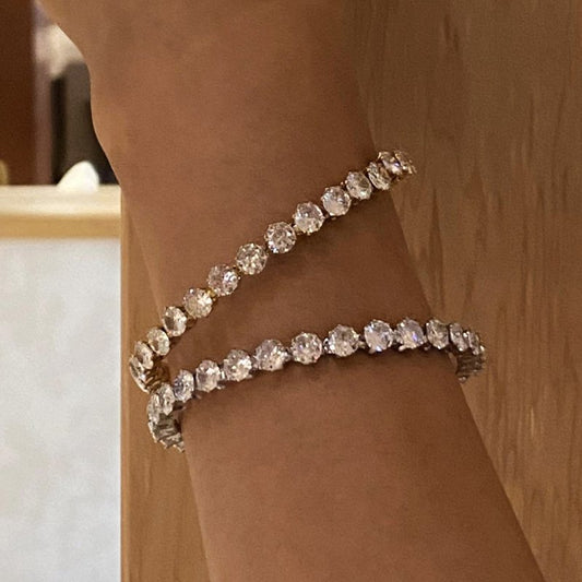Stainless Steel White Zircon Full Zirconium Bracelet $30.00 Dana Fashion Color: JDBW2408016 Women's Accessories Product information: Treatment Process: Electroplating Color: JDBW2408016,JDBW2408016-S Material: Stainless steel Popular elements: Ring Type: