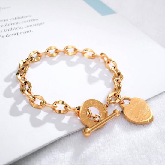 Steel Band Diamond Barrel Ladies Watch Gypsophila $79.50 Dana Fashion Color: Gold Women's Accessories Product information: Special functions: decoration, chronograph, calendar Display Type: Pointer Applicable people: female Waterproof: no Movement type: Q