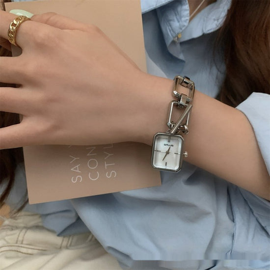 Steel Belt Chain Special-interest Design Square Pendant Dial A Little Retro Watch $74.68 Dana Fashion Color: Gold Strap Gold Noodles Women's Accessories Product information: Color: gold strap white surface, gold strap gold surface, silver striped white su