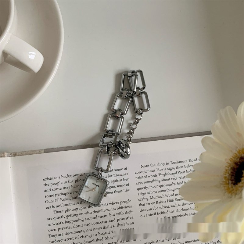 Steel Belt Chain Special-interest Design Square Pendant Dial A Little Retro Watch $74.68 Dana Fashion Color: Silver Streak White Noodles Women's Accessories Product information: Color: gold strap white surface, gold strap gold surface, silver striped whit