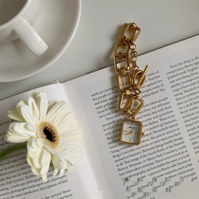 Steel Belt Chain Special-interest Design Square Pendant Dial A Little Retro Watch $74.68 Dana Fashion Color: Gold Strap White Noodles Women's Accessories Product information: Color: gold strap white surface, gold strap gold surface, silver striped white s