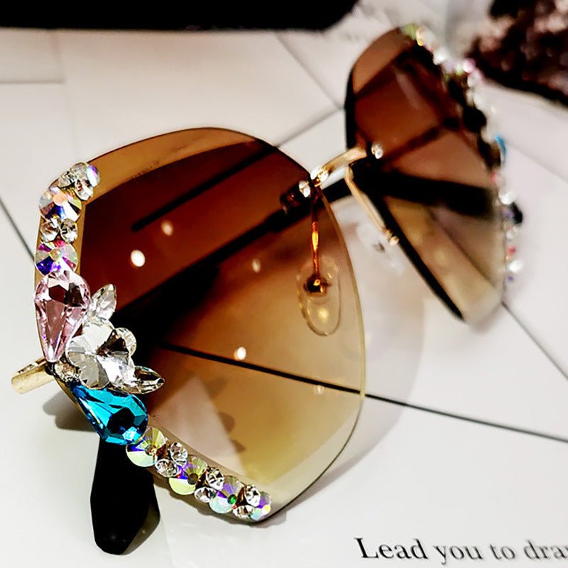 Stereo drilling Sunglasses female diamond Sunglasses sunscreen glasses UV protection $25.00 Dana Fashion Color: Coffee Women's Accessories Lens material: resin Frame material: plate UV resistance grade: UV400 Lens color: Neon (gray) three-dimensional diam