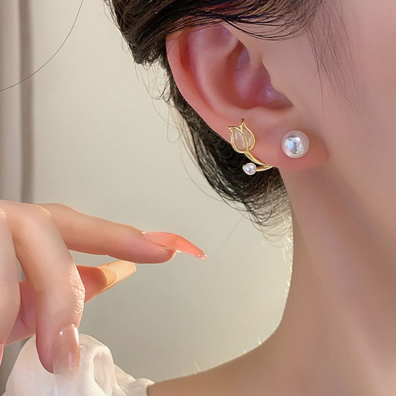 Sterling Silver Needle Tulip Stud Earrings For Women $15.50 Dana Fashion Color: Necklace 4222 Women's Accessories Product information: Treatment Process: Electroplating Color: Sterling Silver Needle-4192, necklace-4222 Material: Alloy Shape: Flower Packin