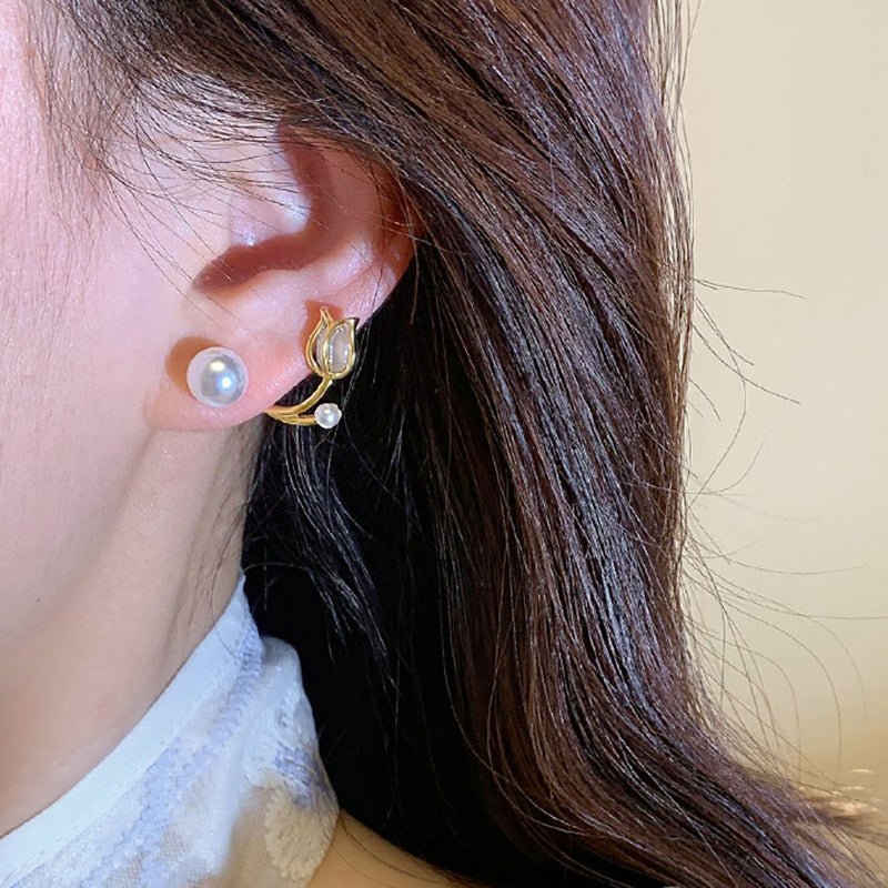 Sterling Silver Needle Tulip Stud Earrings For Women $15.50 Dana Fashion Color: Necklace 4222 Women's Accessories Product information: Treatment Process: Electroplating Color: Sterling Silver Needle-4192, necklace-4222 Material: Alloy Shape: Flower Packin