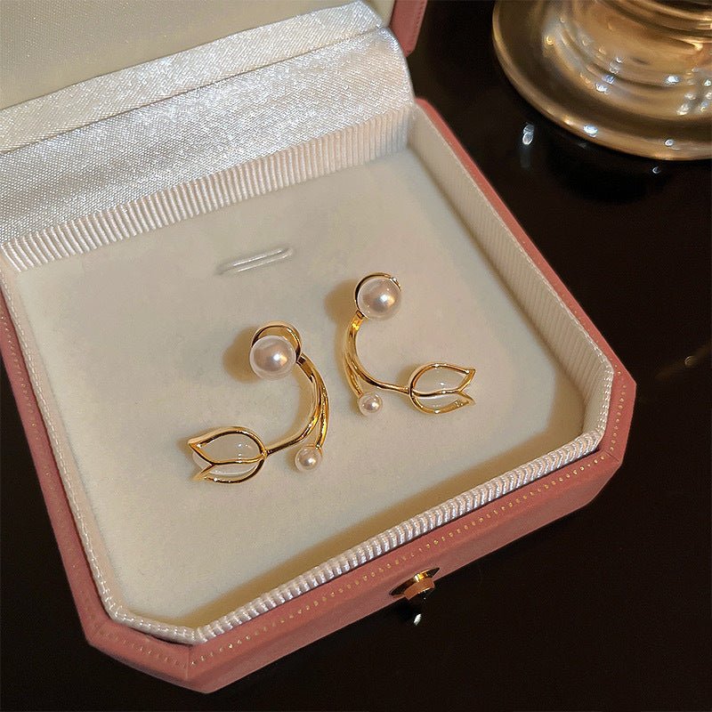 Sterling Silver Needle Tulip Stud Earrings For Women $15.50 Dana Fashion Color: Necklace 4222 Women's Accessories Product information: Treatment Process: Electroplating Color: Sterling Silver Needle-4192, necklace-4222 Material: Alloy Shape: Flower Packin