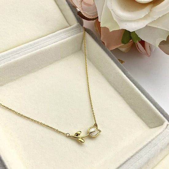 Sterling Silver Needle Tulip Stud Earrings For Women $15.50 Dana Fashion Color: Necklace 4222 Women's Accessories Product information: Treatment Process: Electroplating Color: Sterling Silver Needle-4192, necklace-4222 Material: Alloy Shape: Flower Packin