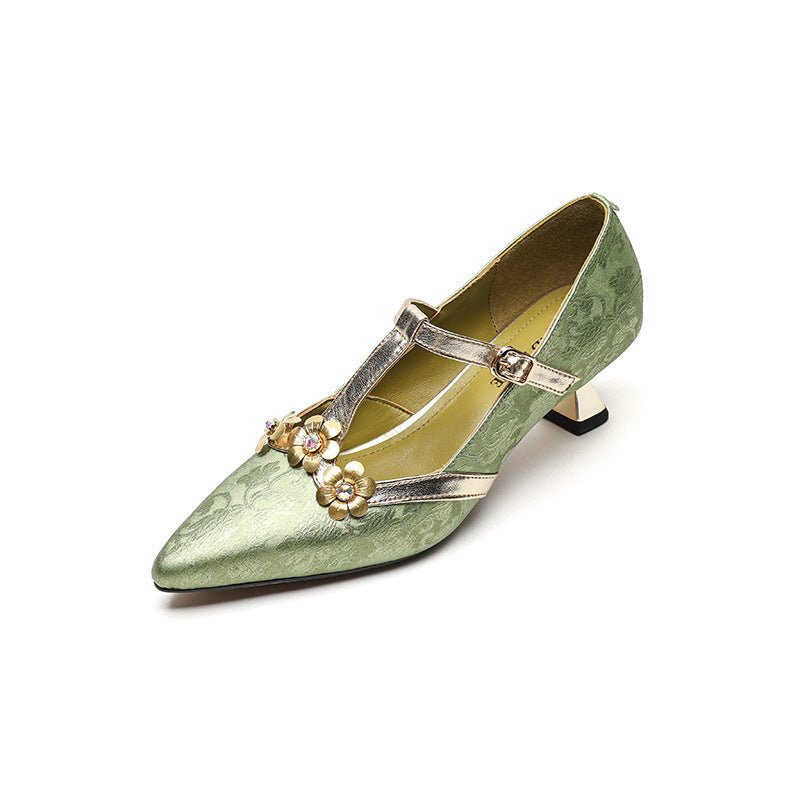 Stiletto Heel T-shaped Flower Leather Pointed High Heel Shoes $139.99 Dana Fashion Color: Apricot Size: 34 Women's shoes Product information: Lining material: sheepskin Applicable sports: Universal Color: apricot, green, black Upper height: low top Heel h
