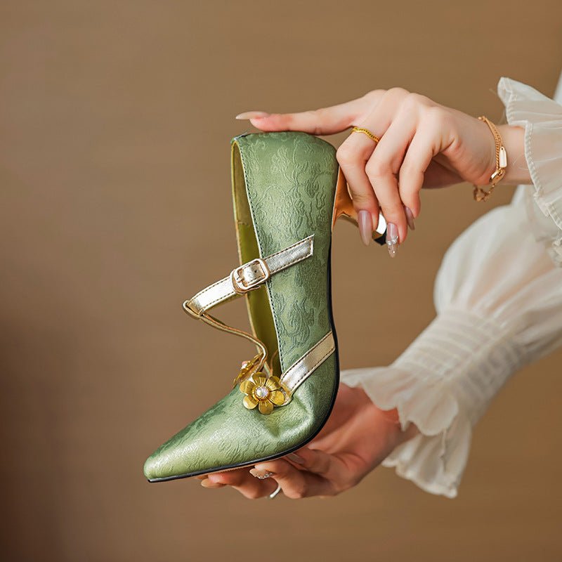 Stiletto Heel T-shaped Flower Leather Pointed High Heel Shoes $139.99 Dana Fashion Color: Apricot Size: 34 Women's shoes Product information: Lining material: sheepskin Applicable sports: Universal Color: apricot, green, black Upper height: low top Heel h