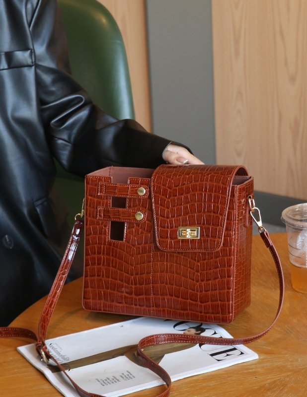 Stone Pattern Special-interest Design Crossbody Bag $59.00 Dana Fashion Color: Brown Women's Bags Product information: Color: pink, black, brown Material: PU Suitcase shape: Bucket Bag internal structure: file bag Popular elements: Lock Number of shoulder
