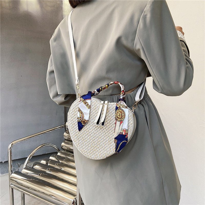 Straw Silk Scarf Spring Simple Shoulder Messenger Phone Bag $39.99 Dana Fashion Color: Creamy white Women's Bags Product information: Lining texture: Polyester Color: creamy-white, khaki Outer bag type: Sandwich pocket Hardness: soft Material: Straw Suitc