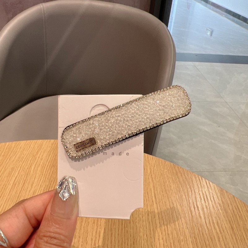 Stylish Graceful Simple Versatile High Sense Barrettes New $10.00 Dana Fashion Color: Apricot Women's Accessories Product information: Processing process: manual Color: black, gold, champagne, silver, apricot, pink Applicable people: women Material: artif