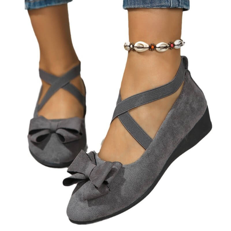 Suede Bow Cross Elastic Band Wedge Oversized Shoes $29.90 Dana Fashion Color: Black Bow Size: 36 Women's shoes Product information: Pattern: solid color Lining material: imitation leather Applicable sports: Universal Color: gray bow, dark brown bow, khaki