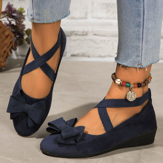 Suede Bow Cross Elastic Band Wedge Oversized Shoes $29.90 Dana Fashion Color: Dark Blue Bow Size: 36 Women's shoes Product information: Pattern: solid color Lining material: imitation leather Applicable sports: Universal Color: gray bow, dark brown bow, k