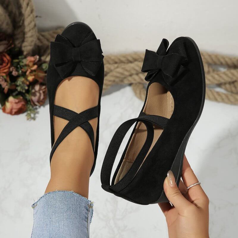 Suede Bow Cross Elastic Band Wedge Oversized Shoes $29.90 Dana Fashion Color: Black Bow Size: 36 Women's shoes Product information: Pattern: solid color Lining material: imitation leather Applicable sports: Universal Color: gray bow, dark brown bow, khaki