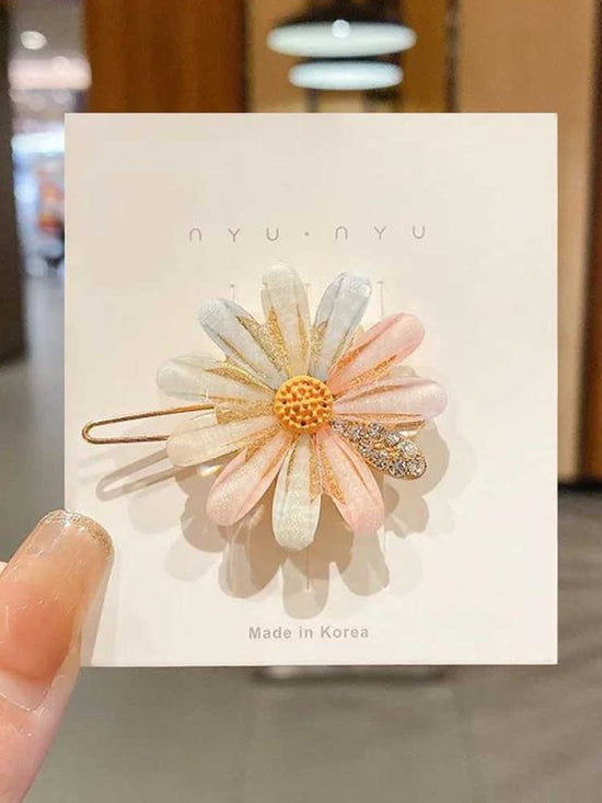 Summer Alloy Handmade Temperament Petals Barrettes $20.00 Dana Fashion Color: 4Piece set of card buckles Women's Accessories Product information: Processing process: manual Color: 1# flower style, 2# garland style, 3# Crescent style, 4# love style Applica
