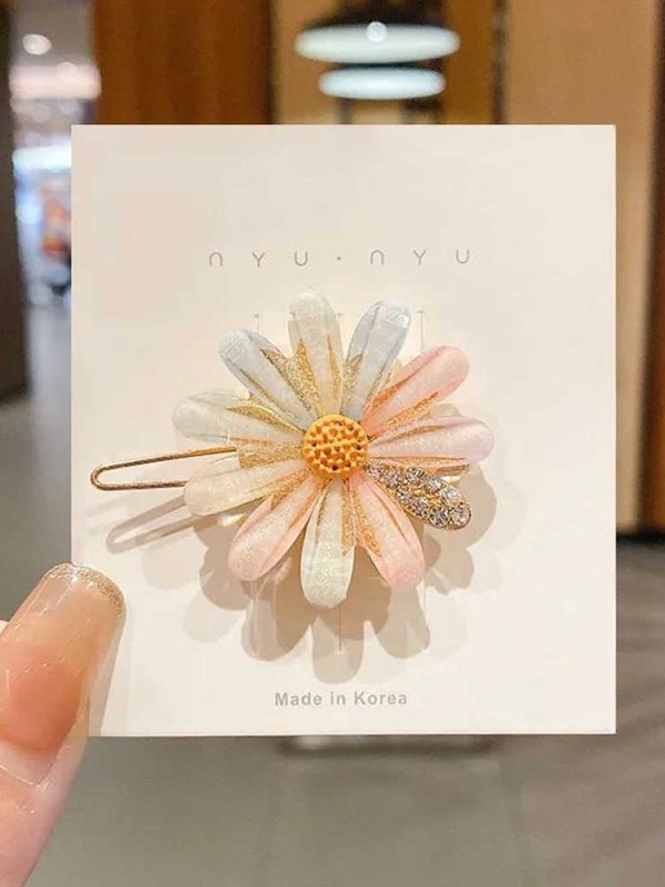 Summer Alloy Handmade Temperament Petals Barrettes $20.00 Dana Fashion Color: 4Piece set of card buckles Women's Accessories Product information: Processing process: manual Color: 1# flower style, 2# garland style, 3# Crescent style, 4# love style Applica