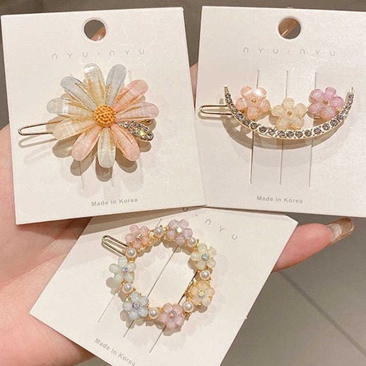 Summer Alloy Handmade Temperament Petals Barrettes $20.00 Dana Fashion Color: 4Piece set of card buckles Women's Accessories Product information: Processing process: manual Color: 1# flower style, 2# garland style, 3# Crescent style, 4# love style Applica