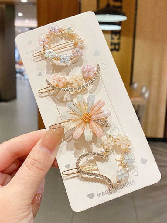 Summer Alloy Handmade Temperament Petals Barrettes $20.00 Dana Fashion Color: 4Piece set of card buckles Women's Accessories Product information: Processing process: manual Color: 1# flower style, 2# garland style, 3# Crescent style, 4# love style Applica