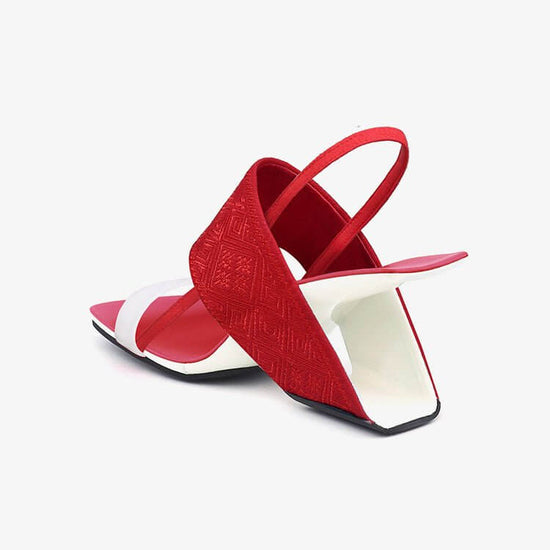 Summer Ethnic Style Women's Shoes Embroidered Sandals $149.50 Dana Fashion Color: Black Size: 34 Women's shoes Product information: Sole material: rubber Toe bracket shape: square head Color: gray, black, red Shoe Upper material: Cowhide Size: 34, 35, 36,