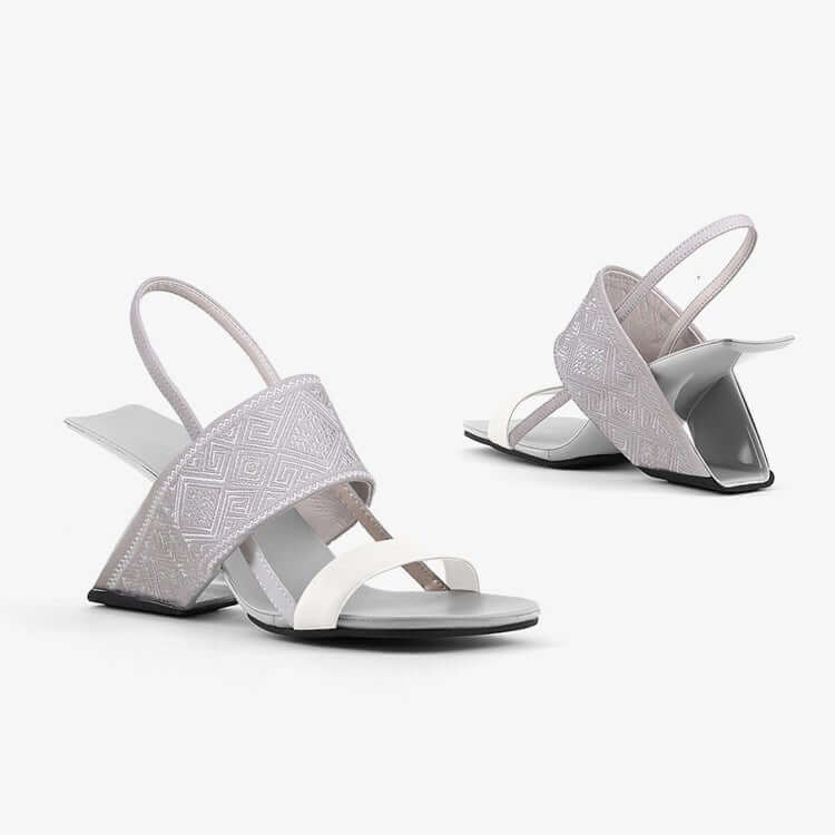 Summer Ethnic Style Women's Shoes Embroidered Sandals $149.50 Dana Fashion Color: Black Size: 34 Women's shoes Product information: Sole material: rubber Toe bracket shape: square head Color: gray, black, red Shoe Upper material: Cowhide Size: 34, 35, 36,