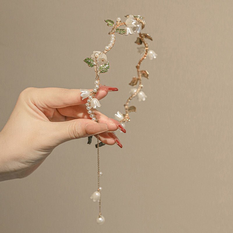 Super Fairy White Linglan Pearl Tassel Mori Temperament Elegant Headband $20.79 Dana Fashion Color: FS1160 Women's Accessories Product information: Process: Electroplating Applicable people: women Material: Alloy Popular elements: Lily Style: Cute Packing