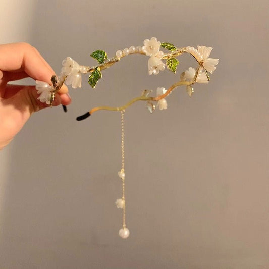 Super Fairy White Linglan Pearl Tassel Mori Temperament Elegant Headband $20.79 Dana Fashion Color: FS1160 Women's Accessories Product information: Process: Electroplating Applicable people: women Material: Alloy Popular elements: Lily Style: Cute Packing