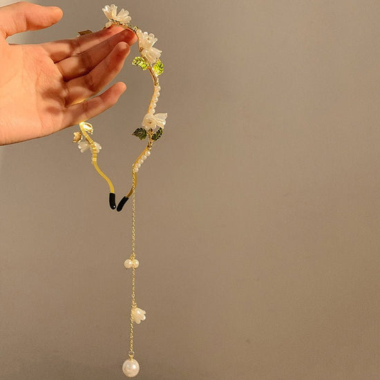 Super Fairy White Linglan Pearl Tassel Mori Temperament Elegant Headband $20.79 Dana Fashion Color: FS1160 Women's Accessories Product information: Process: Electroplating Applicable people: women Material: Alloy Popular elements: Lily Style: Cute Packing