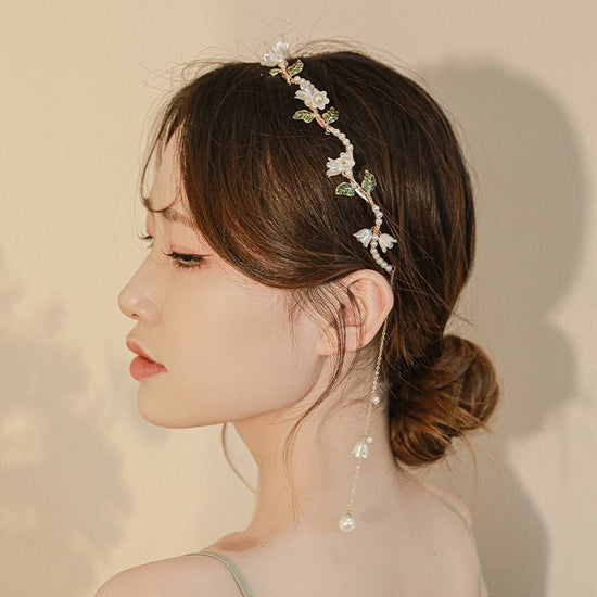 Super Fairy White Linglan Pearl Tassel Mori Temperament Elegant Headband $20.79 Dana Fashion Color: FS1160 Women's Accessories Product information: Process: Electroplating Applicable people: women Material: Alloy Popular elements: Lily Style: Cute Packing